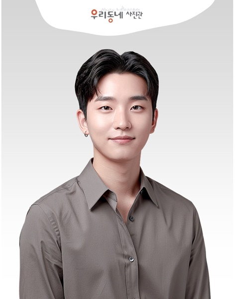 서울대입구역사원증사진, 매번 여기서 찍는 우리동네사진관